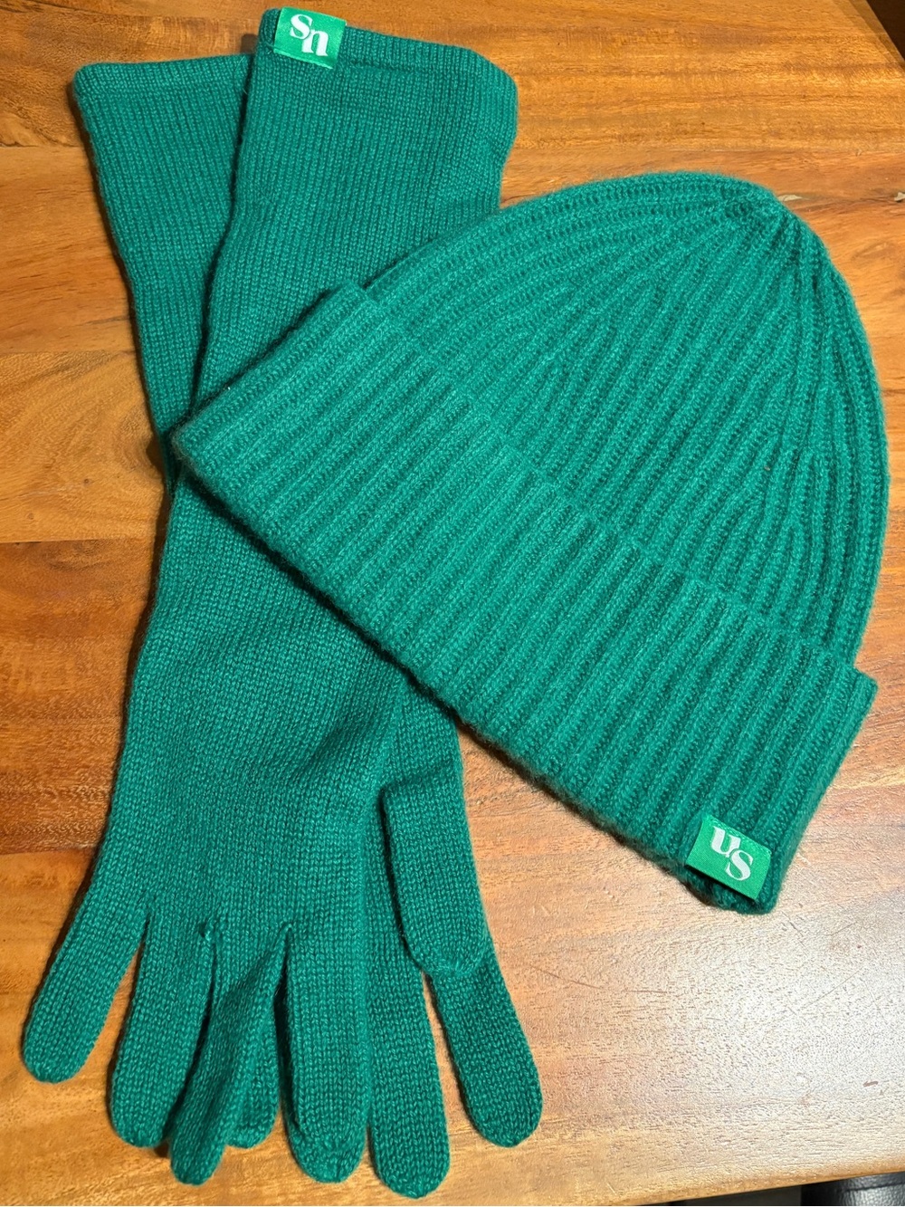 Uncle Studios Cashmere Beanie and Gloves Set